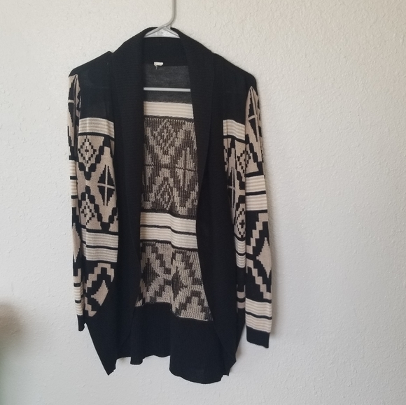 Sweaters - Aztec southwestern design cardigan